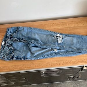 Good American jeans rips at knees